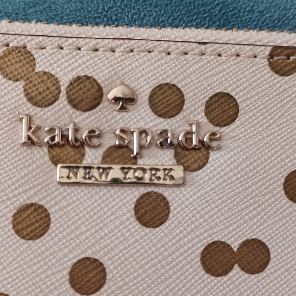 Kate Spade gold polka dot envelope wristlet zipper closure - Picture 2 of 11